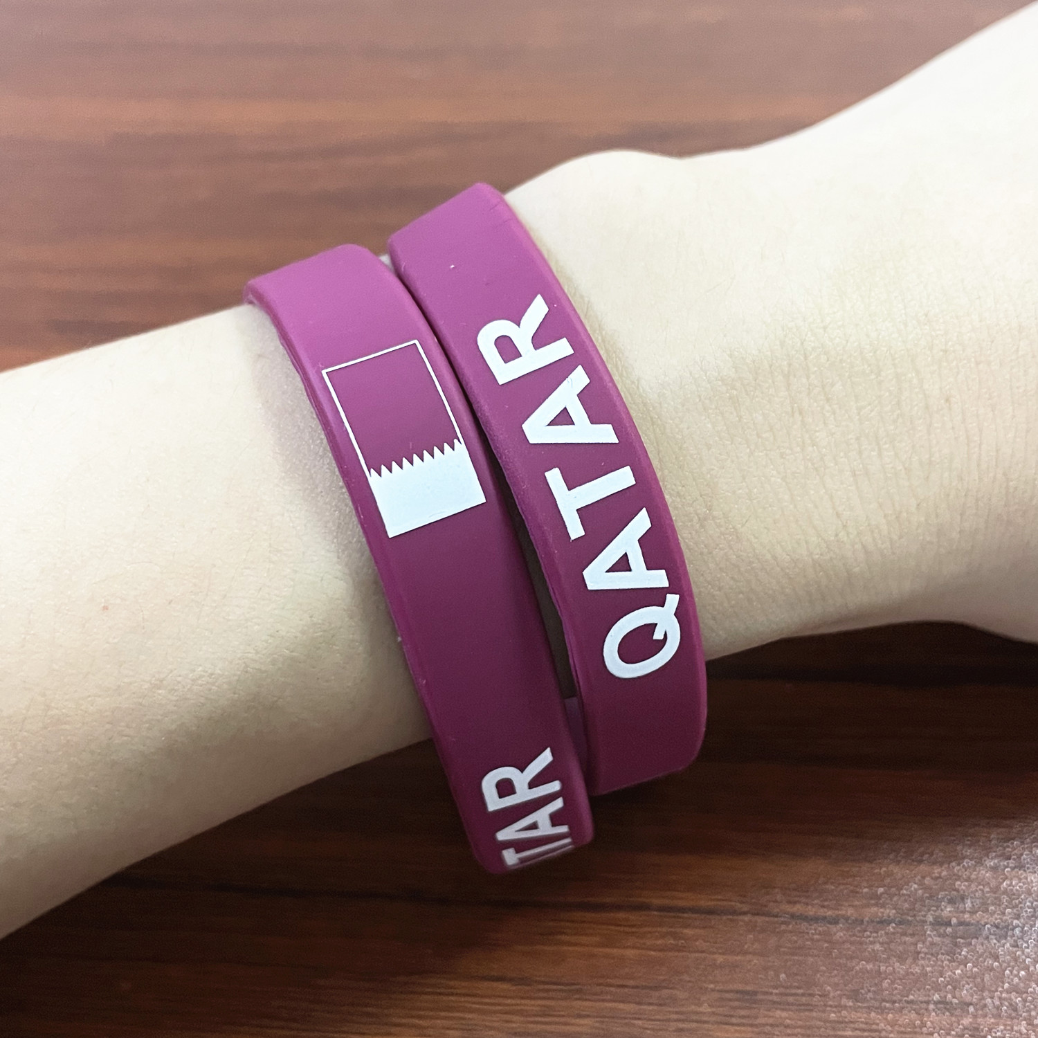 2pcs Qatar Flag Silicone Brace - огляд і ціна Women Accessories Qatar